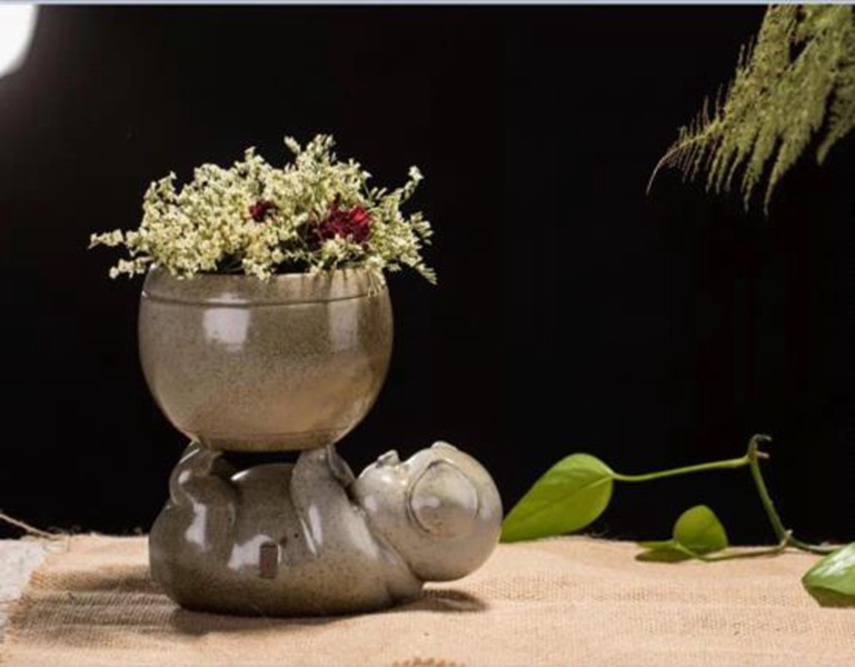 大宋定窯設(shè)計(jì)的小豬花盆，是精美的藝術(shù)品擺件