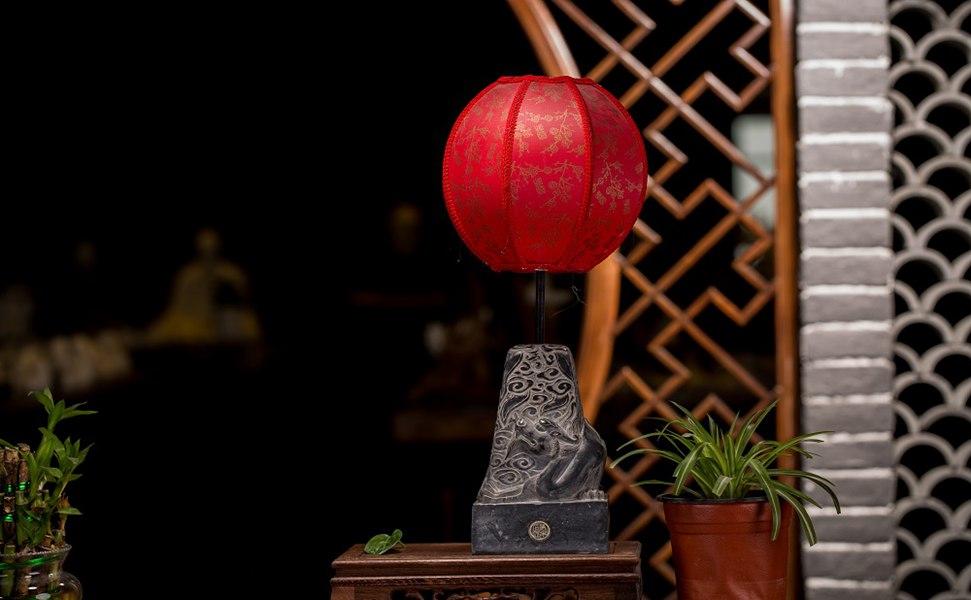設(shè)計(jì)感十足的青龍臺(tái)燈，讓你的居室充滿藝術(shù)范