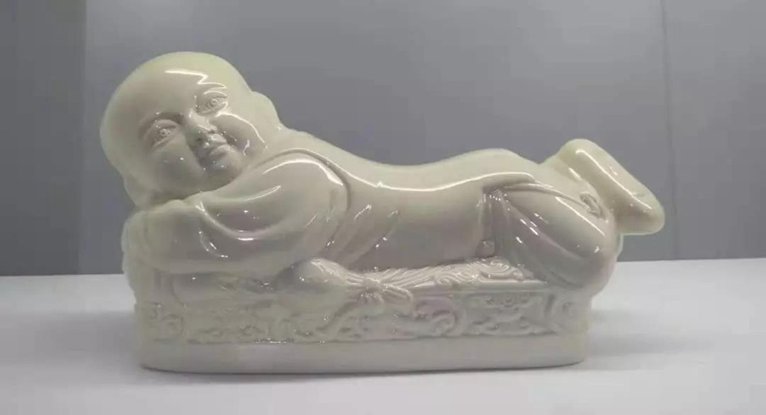 大宋定窯設計的定窯孩兒枕，與故宮博物院收藏的基本相似